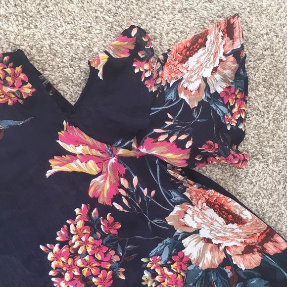 UMGEE brand -light and flowy top - Picture 2 of 3